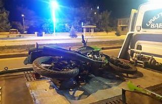 Kaza yapan motosiklet sürücüsü kaçtı