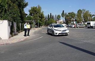 Kemer’de Deniz Caddesi tek şerit oldu