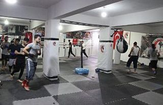 Kick boksçular, dan sınavlarına hazırlanıyor