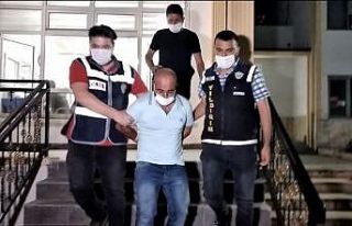 Kıskançlık krizine girerek eşini 9 yerinden bıçaklayan...