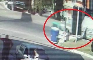 Kocaeli’de hafif ticari araç park halindeki tırın...