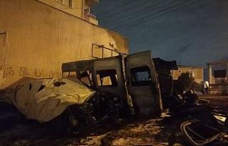 Kocaeli’de hurda araçlar alevlere teslim oldu