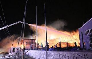 Kocaeli’deki palet fabrikası yangını 2 saatte...