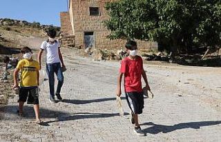 Koçcağızlı çocuklardan ’Ayağınıza taş değmesin’...