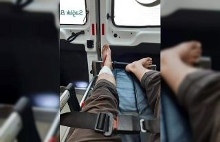 Koli bantlarken bıçağı baldırına sapladı