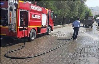 Konakkuran’da cadde ve sokaklar tazyikli suyla yıkandı