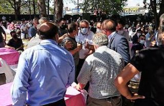Kongrede gerginlik sosyal mesafeyi unutturdu