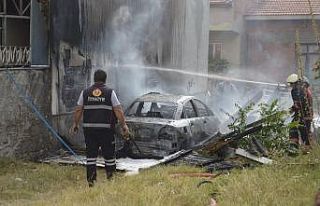 Konserve yaparken garajdaki otomobil yandı