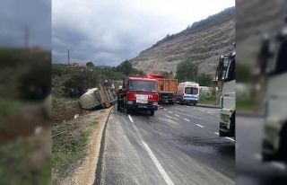 Kontrolden çıkan beton mikseri yan yattı: 1 yaralı