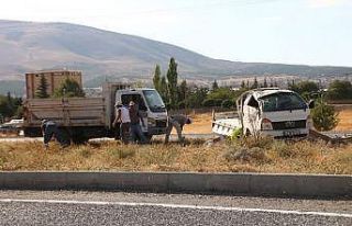 Konya’da kamyonetler çarpıştı: 2 yaralı