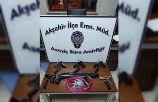 Konya’da otomobilde 6 tabanca ve pompalı tüfek...