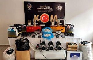 Konya’da tabanca, gümrük kaçağı cep telefonu,...