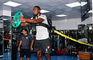 Konyaspor salonda kuvvet çalıştı