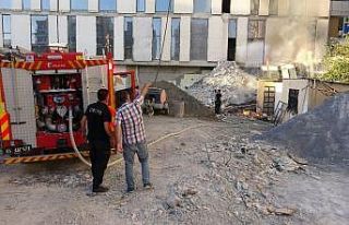 Korkutan yangın itfaiye ekiplerin müdahalesiyle...
