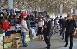 Korkuteli pazarında maske, mesafe, hijyen denetimi...