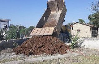 Kozan Belediyesi, park oyun alanlarını yeniliyor