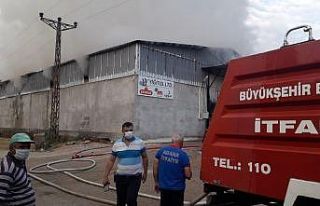 Kozan’da gıda deposunda yangın