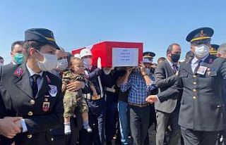 Küçük yarbay Sabri Mete şehit babasını asker...