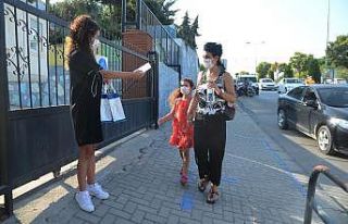 Kuşadası Belediyesi okulların yıl boyunca maske...