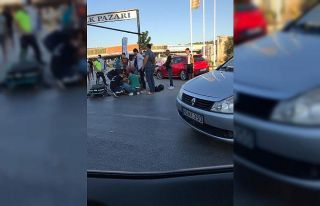 Kuşadası’nda motosiklet ile otomobil çarpıştı;...