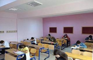 LGS deneme sınavı sosyal mesafeli yapıldı
