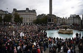 Londra’da Covid-19 önlemleri protesto edildi