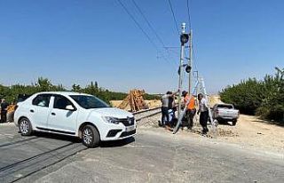 Malatya’da yük treni hemzemin geçitte tıra çarptı