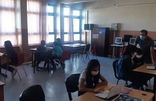 Malazgirt’te yüzlerce öğrenci EBA destek noktasından...
