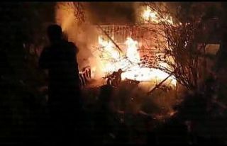 Mangal ateşinden otlara sıçrayan alevler az kalsın...