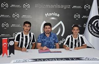 Manisa FK’dan çifte imza