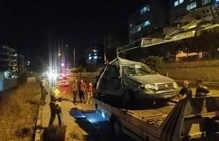 Manisa’da otomobil takla atarak tarlaya uçtu: 2...