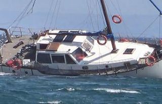 Marmara’da kayalıklara çarpan yat yan yattı:...