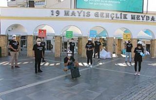 Marmaris’te gönüllü öğrenciler maske dağıttı