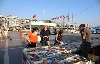 Marmaris’te kitapseverler edebiyatçılarla bir...