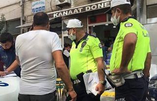 Maskesiz olduğu için panikleyen sürücü, denetim...