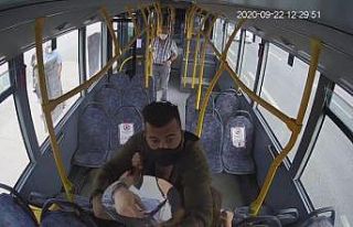 Maskesiz yolcu ile şoför kavgasında kan aktı...O...