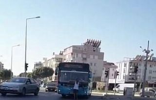 Maskesiz yolcudan tehlikeli, bir o kadar da güldüren...