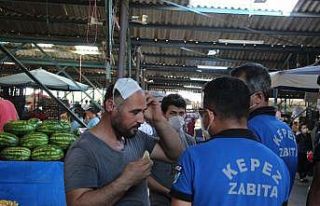 Maskeyi başına bone yaptı, zabıta uyarınca "...