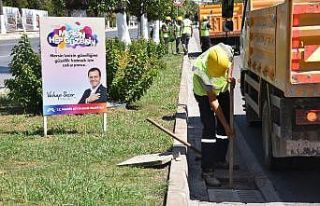 Mersin’de yağmur suyu kanalları temizleniyor