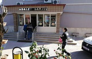 Metruk eve uyuşturucu baskını: 4 gözaltı
