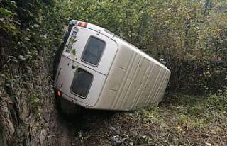 Minibüs şarampole uçtu: 1 yaralı