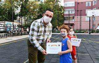 Minik basketbolcuların sertifika heyecanı