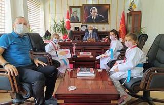 Minik karate şampiyonlarından Kaymakam Ünal’a...
