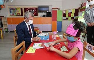 Minik öğrenciler için 34 bin eğitim kitabı ve...