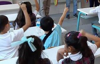 Minik öğrenciler için ilk ders zili çalıyor