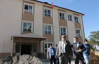 Minik öğrencilere Başkan Orhan sürprizi