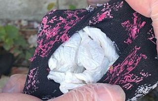 Molozlara gizlenmiş çoraptan uyuşturucu çıktı