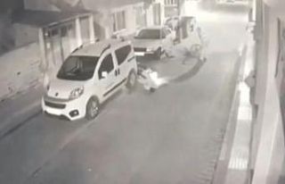 Motosiklet bisiklete çarpıp sürükledi, o anlar...