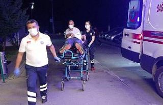 Motosiklet devrildi: 2 yaralı