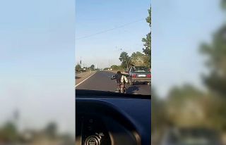 Motosikletini yatarak kullanan sürücü ölüme meydan...